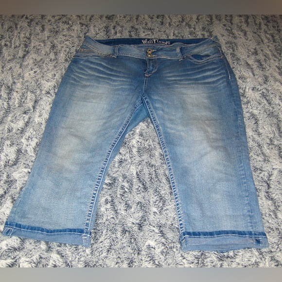 Wallflower Jeans Wallflower Size 7 Capris Poshmark